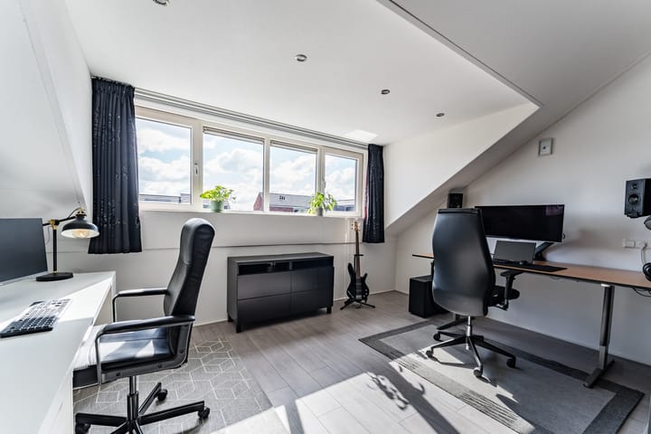 Photo 47 of Van den Broekstraat 55