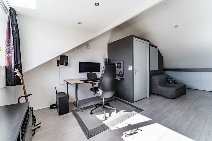 Photo 49 of Van den Broekstraat 55