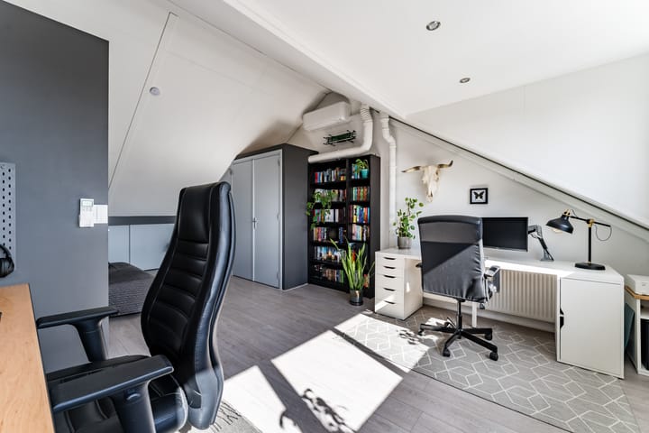 Photo 50 of Van den Broekstraat 55