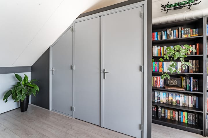 Photo 51 of Van den Broekstraat 55