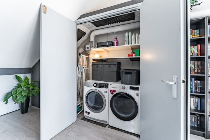 Photo 52 of Van den Broekstraat 55