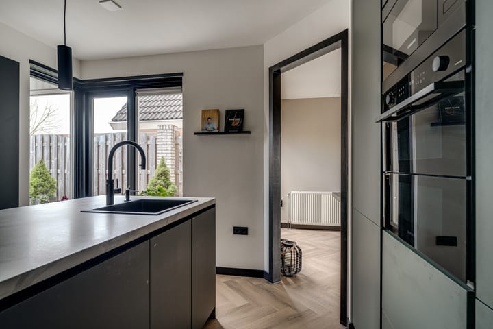 Photo 22 of Commendereijstraat 5