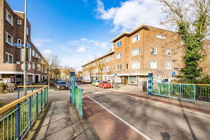 Foto 38 van Laan van Nieuw-Guinea 7-BS