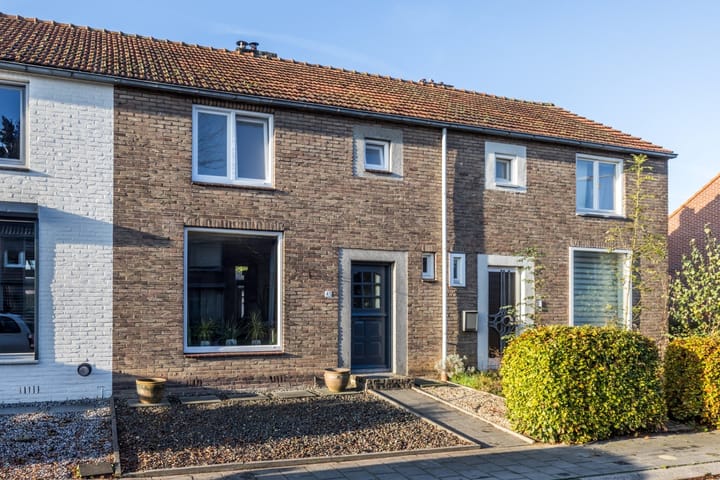 Foto 32 van Julianalaan 45