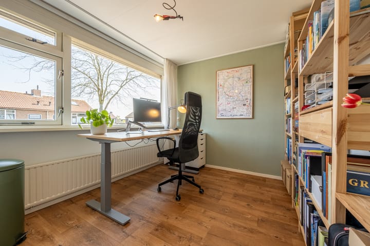 Photo 25 of Meidoornstraat 10