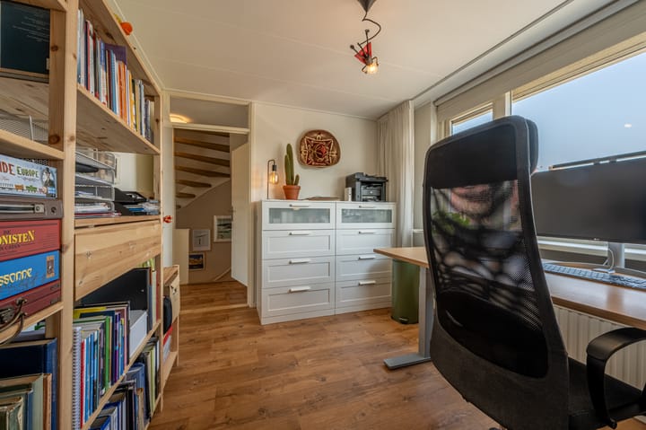 Photo 27 of Meidoornstraat 10