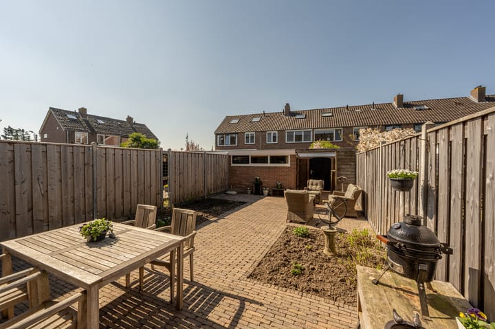 Photo 35 of Meidoornstraat 10