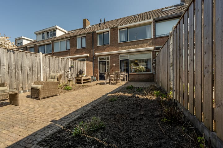 Photo 37 of Meidoornstraat 10