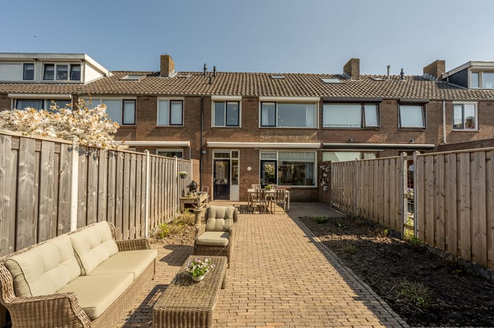 Photo 38 of Meidoornstraat 10