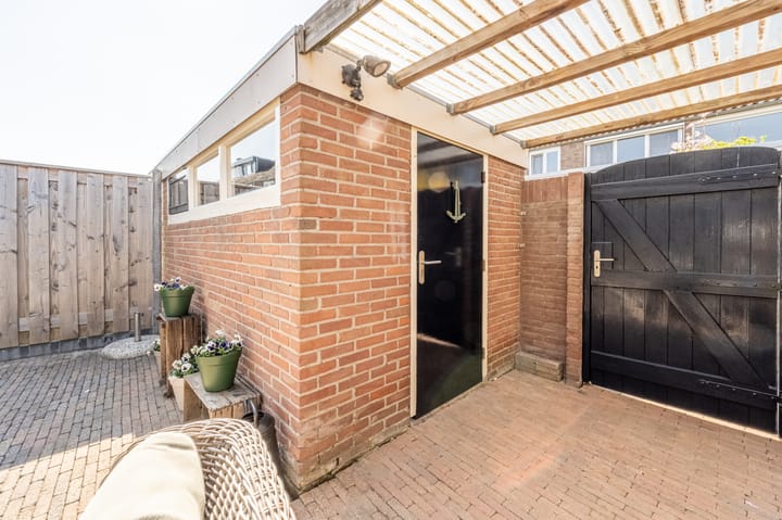 Photo 39 of Meidoornstraat 10