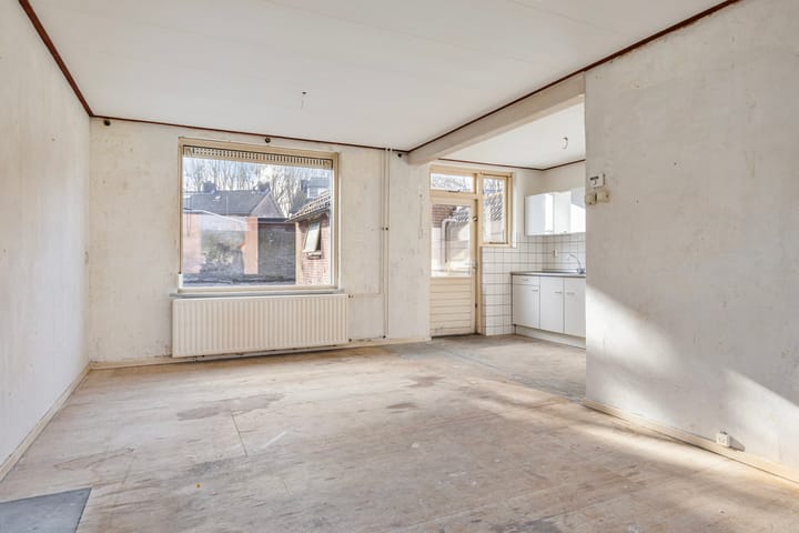 Photo 2 of Deken Oomenstraat 5