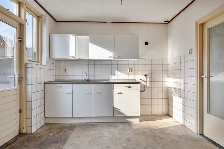 Photo 3 of Deken Oomenstraat 5