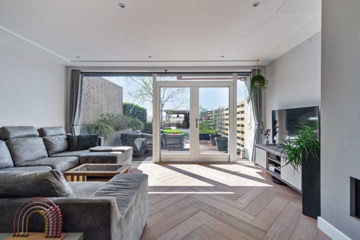 Photo 9 of Roerdompstraat 36