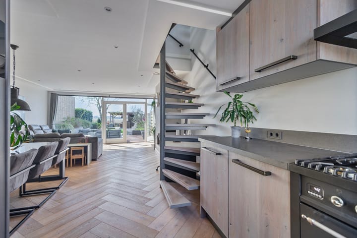 Photo 18 of Roerdompstraat 36