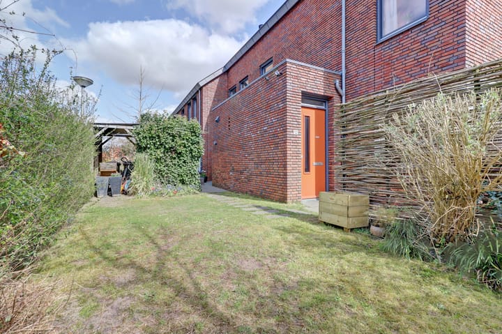 Photo 15 of Esdoornstraat 12