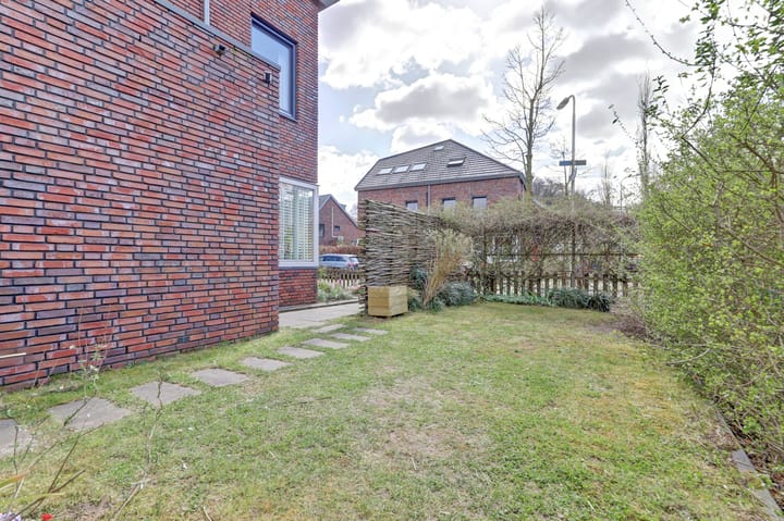 Photo 42 of Esdoornstraat 12