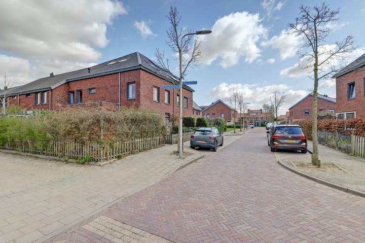 Photo 45 of Esdoornstraat 12