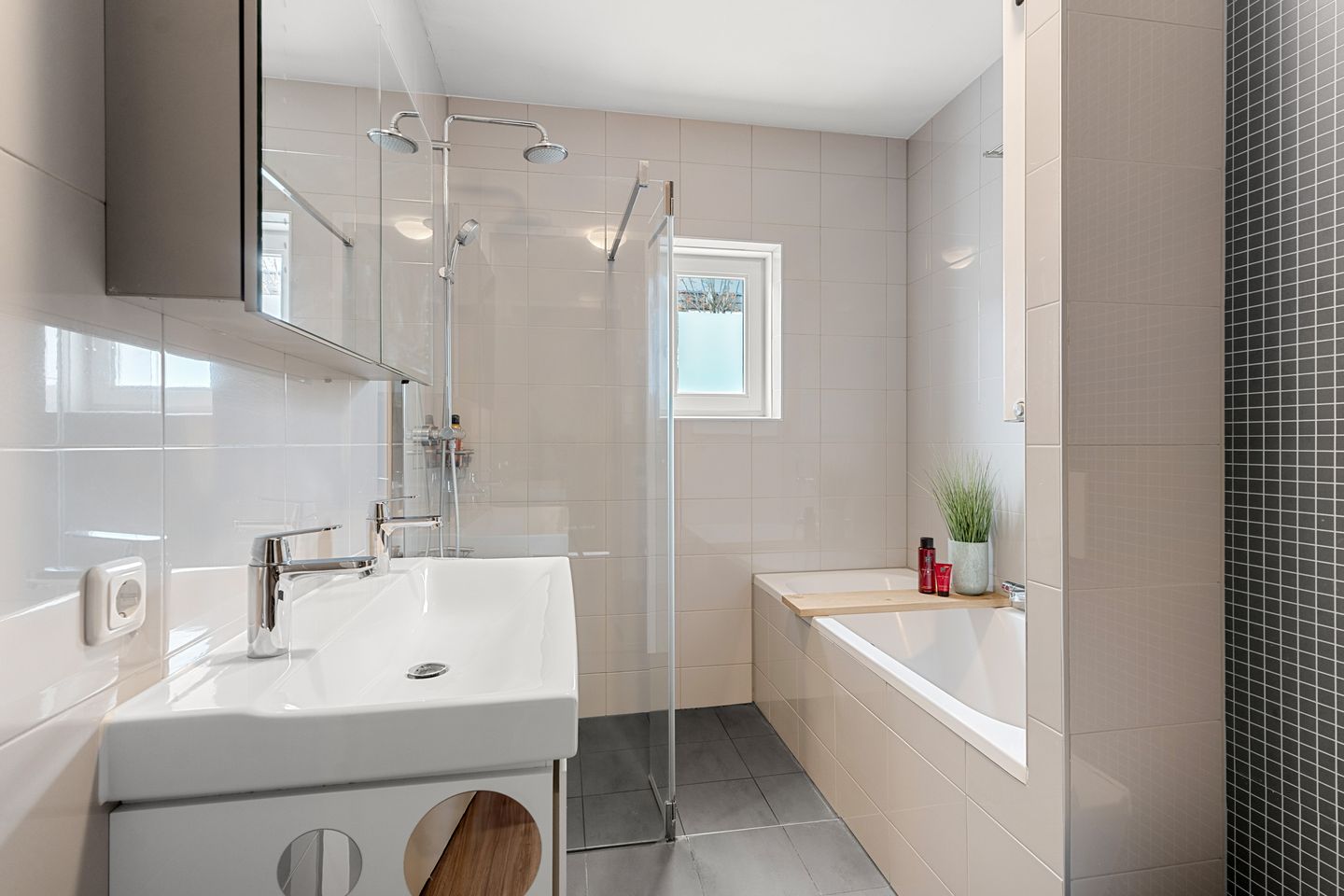 Foto 25 van Albert Trouwborststraat 11