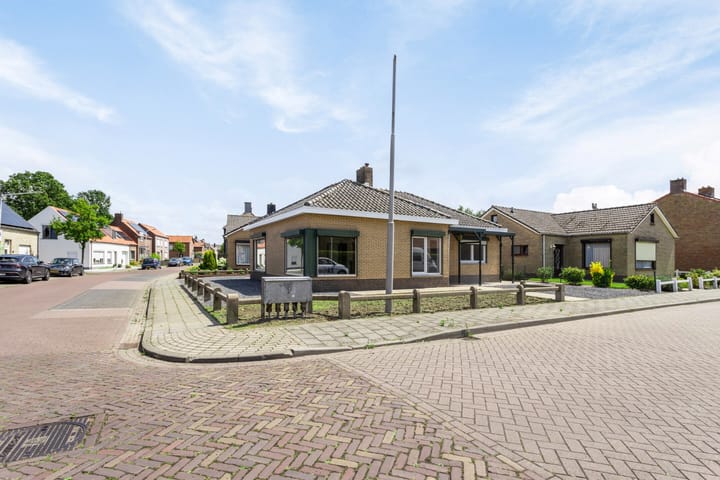 Foto 4 van Mgr. de Backerestraat 1