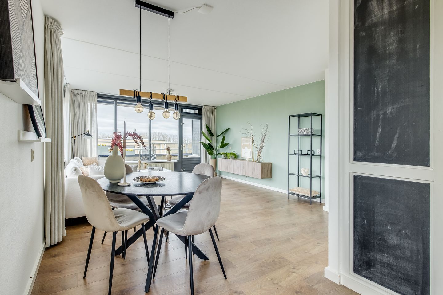 Foto 14 van Linschotensingel 1-HA