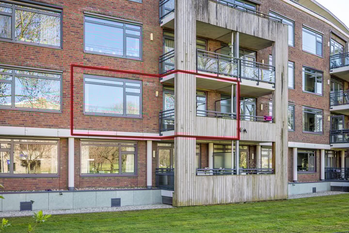 Bekijk foto van Hendrika van Tussenbroeklaan 52