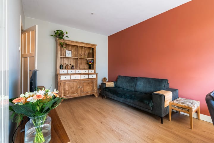 Foto 2 van Caan van Necklaan 302