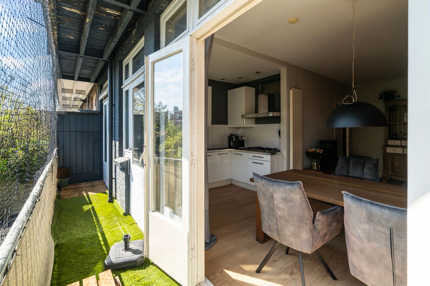 Foto 10 van Caan van Necklaan 302