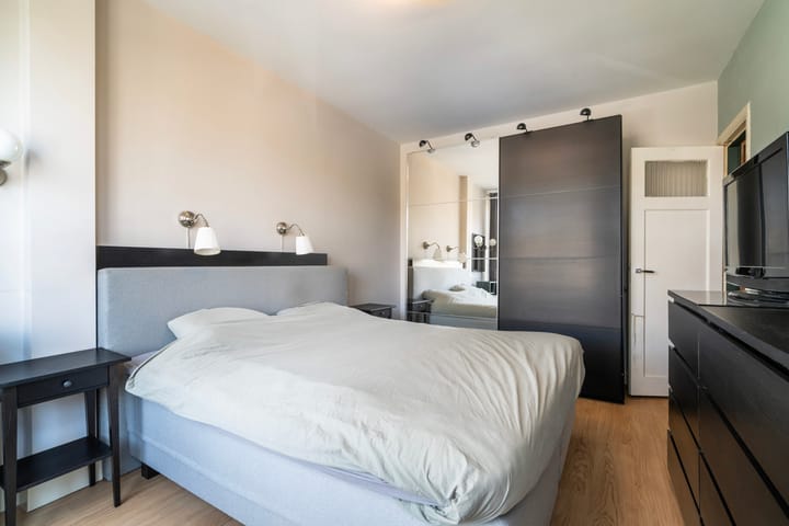 Foto 14 van Caan van Necklaan 302