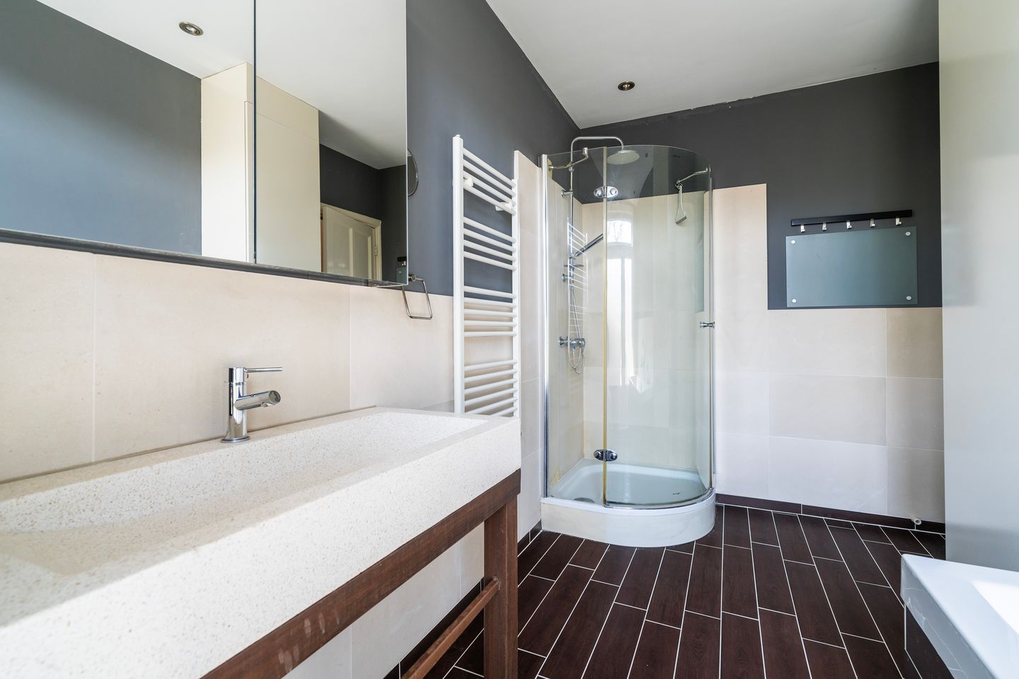 Foto 19 van Caan van Necklaan 302