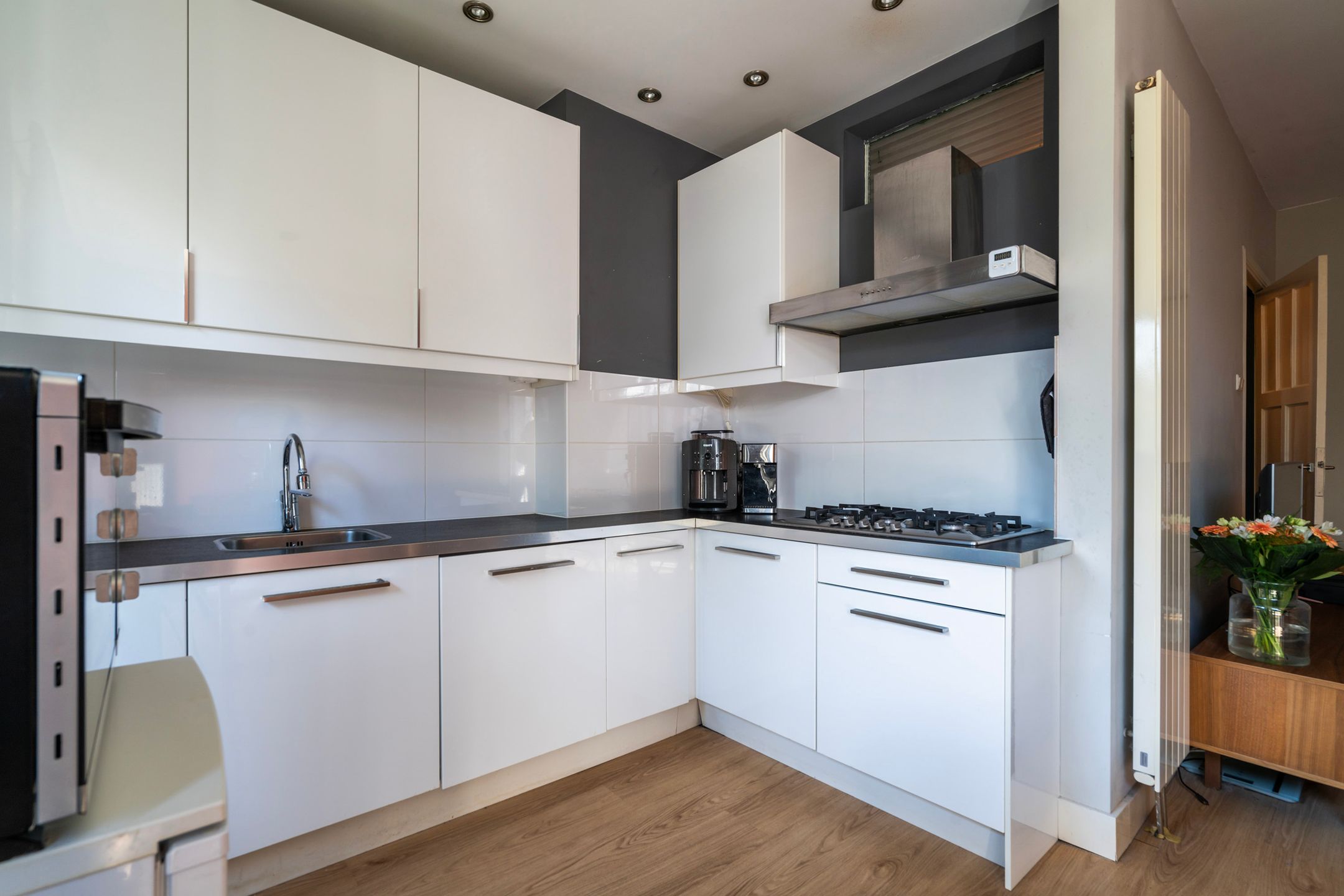 Foto 3 van Caan van Necklaan 302