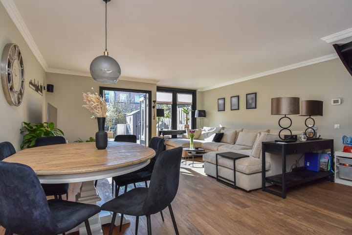 Foto 9 van Albert Rousselstraat 110