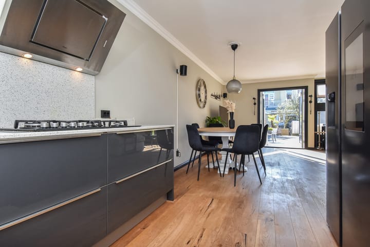 Foto 25 van Albert Rousselstraat 110