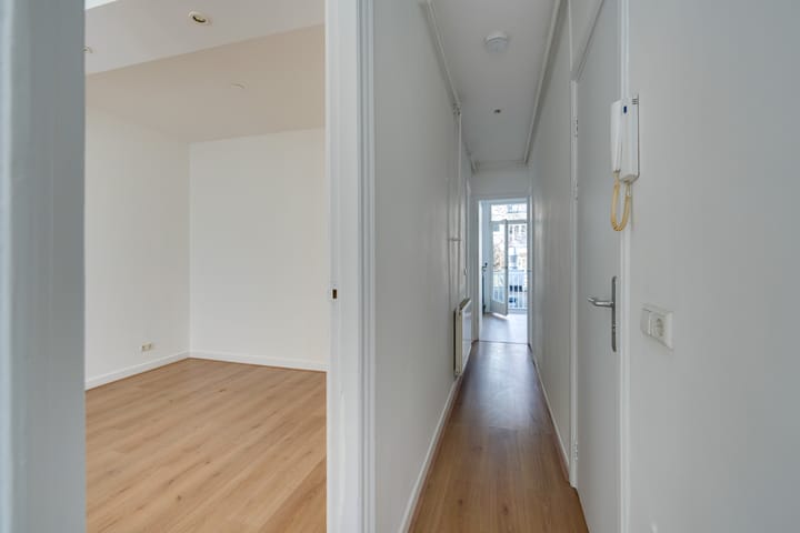 Photo 8 of Javastraat 67-1