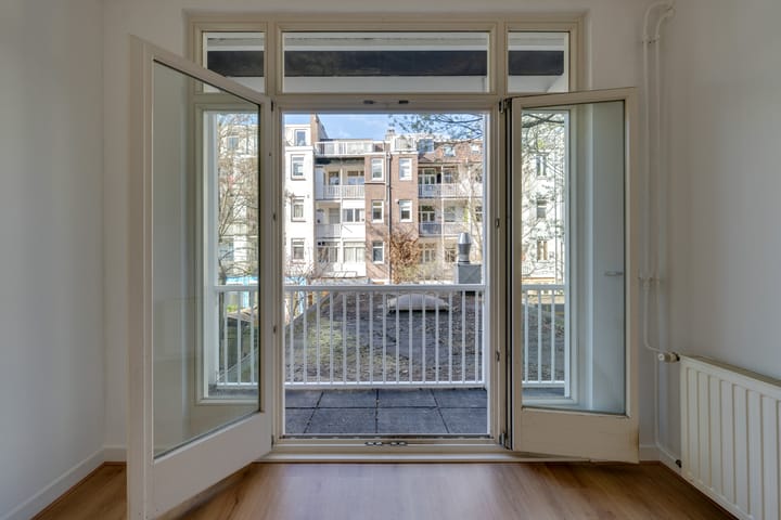 Photo 14 of Javastraat 67-1