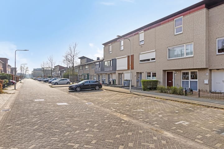 Photo 3 of Emily Brontësingel 66