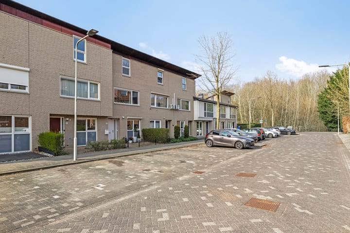 Photo 2 of Emily Brontësingel 66