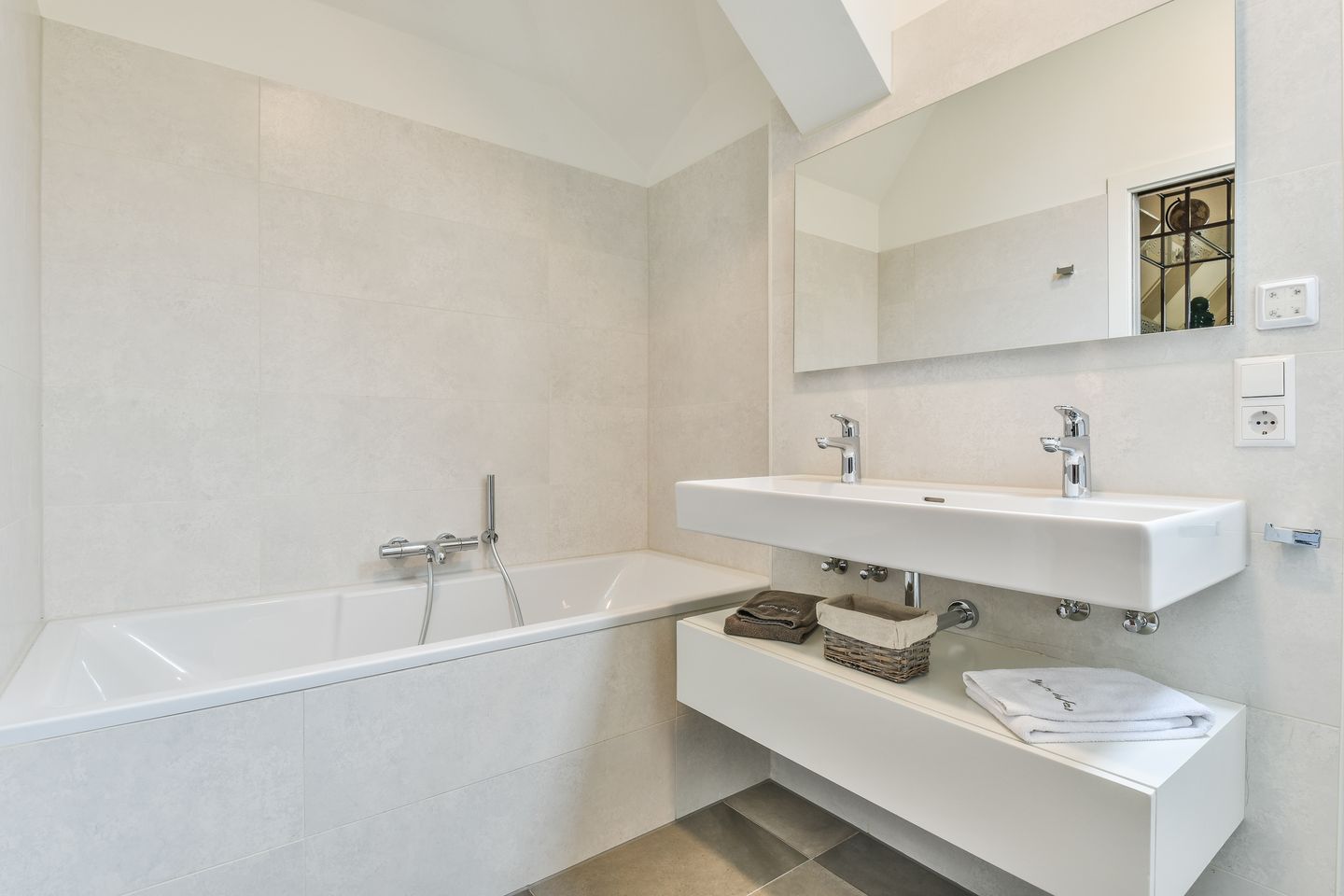 Foto 35 van IJsbaanweg 15-A