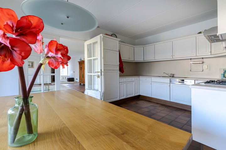 Foto 12 van Van Weerden Poelmanstraat 249