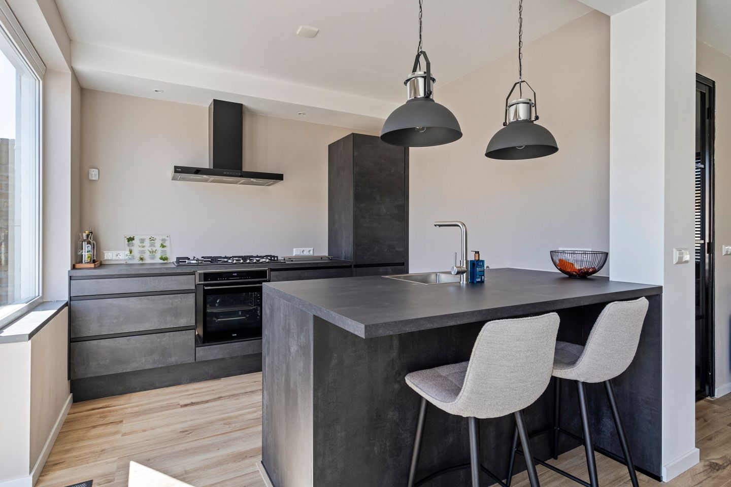 Foto 10 van Veldekelaan 17