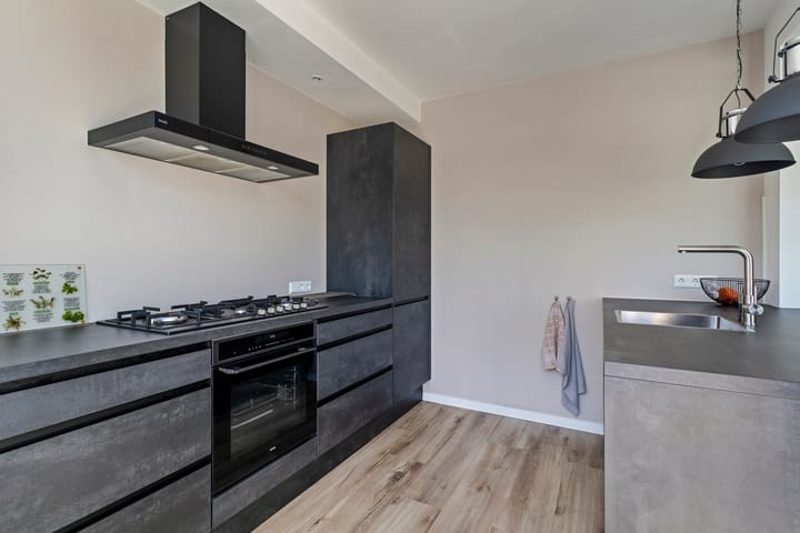 Foto 11 van Veldekelaan 17