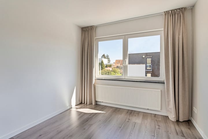 Foto 22 van Veldekelaan 17