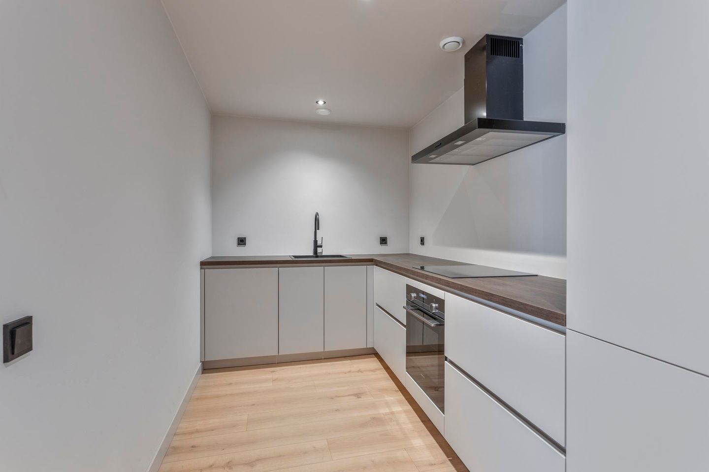 Photo 5 of Jekerstraat 6-A04