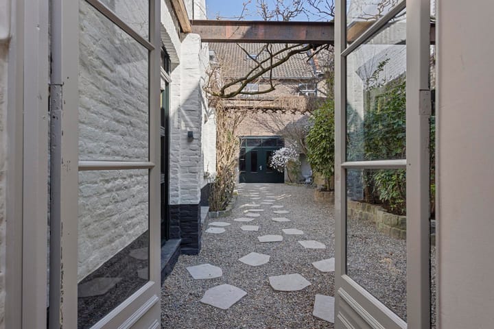 Photo 5 of Jekerstraat 6-A06