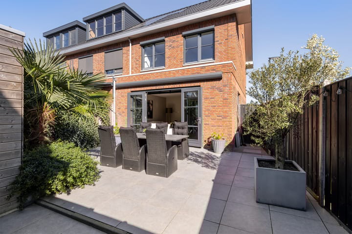 Foto 12 van Hof van Delftsesluis 35