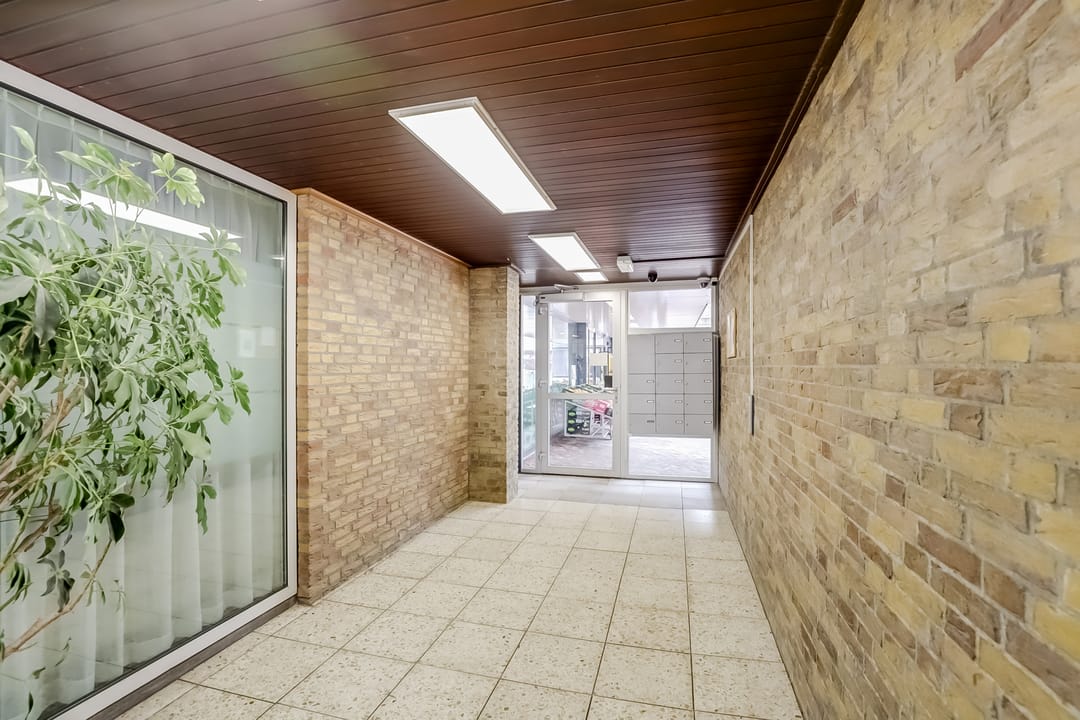 Photo 7 of Loosduinse Hoofdplein 211