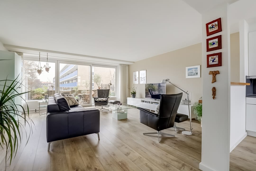 Photo 11 of Loosduinse Hoofdplein 211