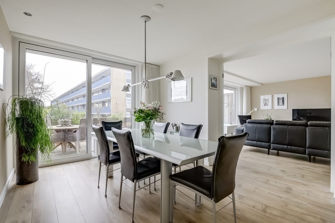 Photo 13 of Loosduinse Hoofdplein 211