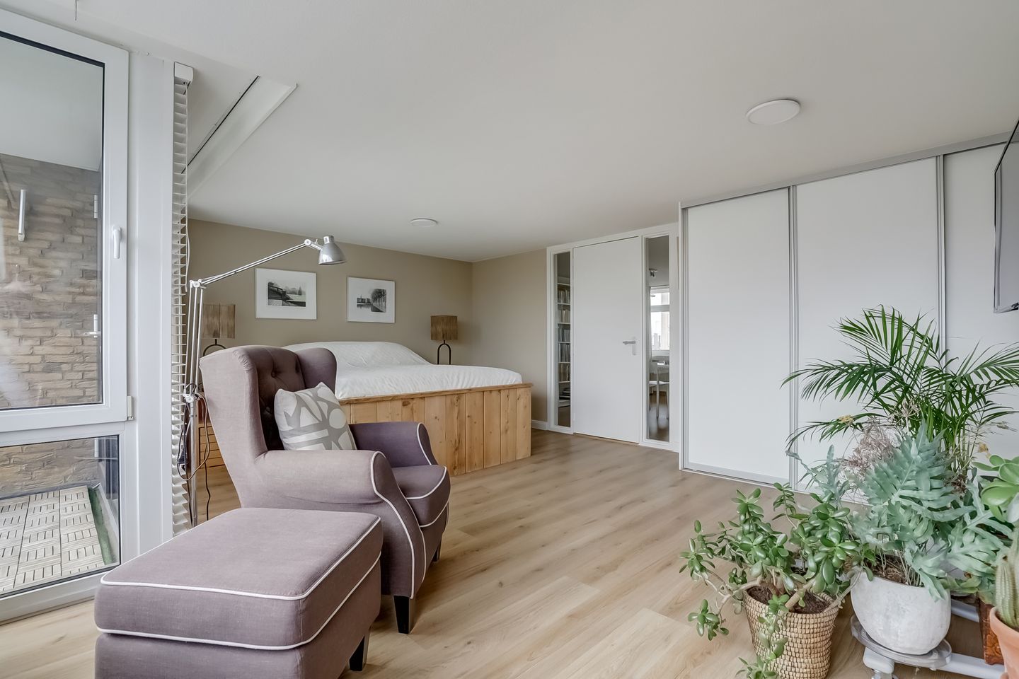 Photo 29 of Loosduinse Hoofdplein 211