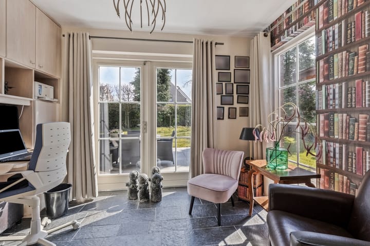 Photo 15 of Thoorderstraat 17