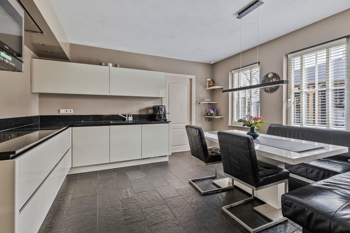 Photo 16 of Thoorderstraat 17